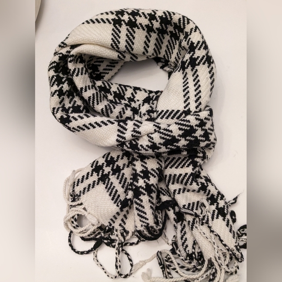 Banana Republic scarf - Picture 1 of 8